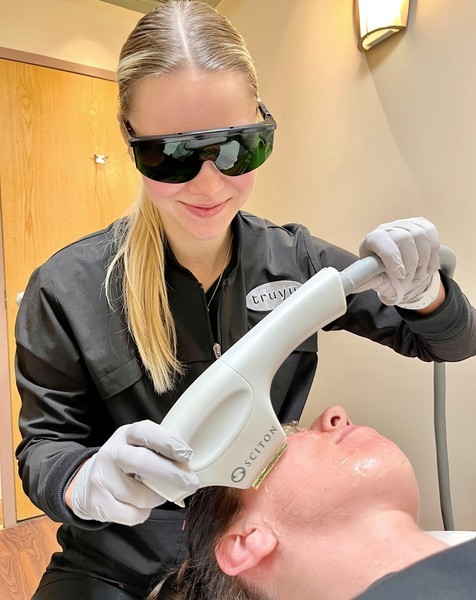 A patient getting a facial from a Truyu employee.