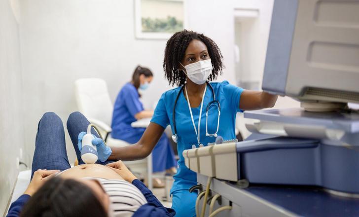 Pregnant women getting an ultrasound in the clinic